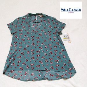 Wallflower Size Medium Printed Choker Top with Hi Low Hem